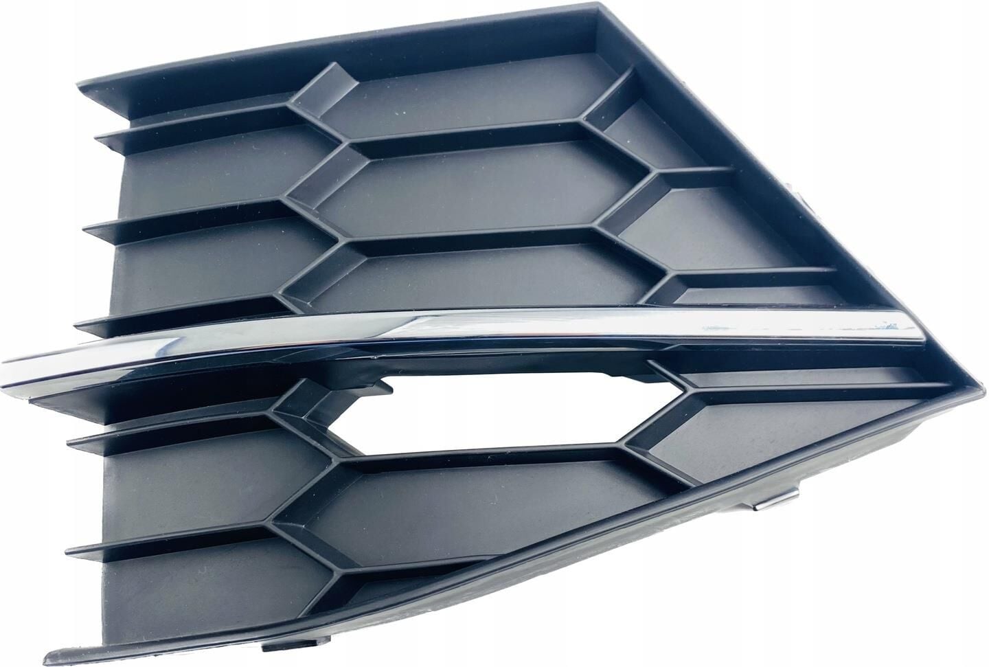 TAMPON IZGARASI L SOL (Krom Çıtalı) [Skoda Superb 15 =>] 3V0853665