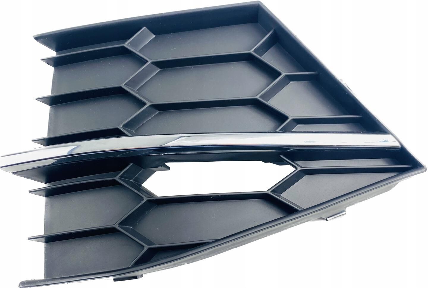 TAMPON IZGARASI L SOL (Krom Çıtalı) [Skoda Superb 15 =>] 3V0853665